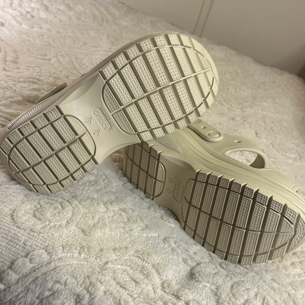 CROCS Iconic Comfort platform unisex Cream Mules - Picture 6 of 8
